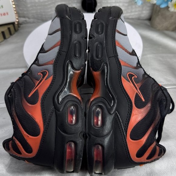 (S0)Nike Air Max Plus 2020, Black, Team Orange, Grey,Sz 2.5Y Big Kid(DJ4620-001) - Picture 6 of 12